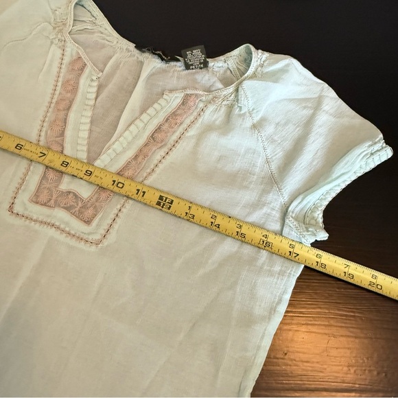 Women’s Eddie Bauer Light Green Embroidered Top - Picture 4 of 5